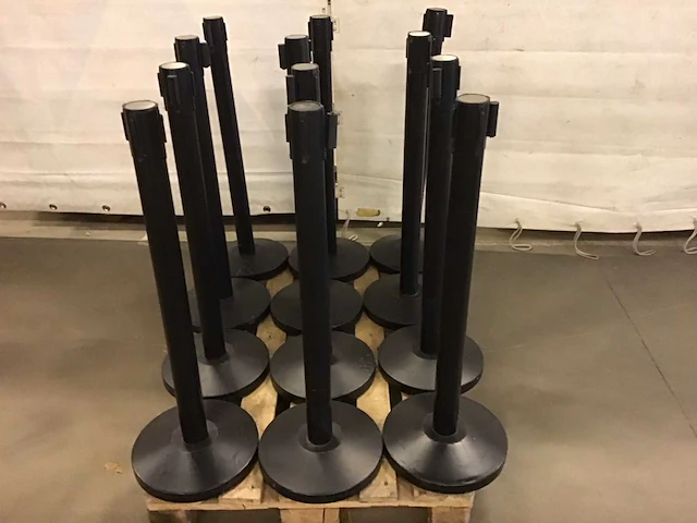 Afzetpaal (12x) zwart met treklint - afbeelding 1 van  2