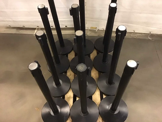 Afzetpaal (12x) zwart met treklint - afbeelding 2 van  2