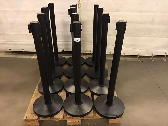 Afzetpaal (12x) zwart met treklint - afbeelding 1 van  2