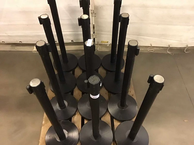 Afzetpaal (12x) zwart met treklint - afbeelding 2 van  2