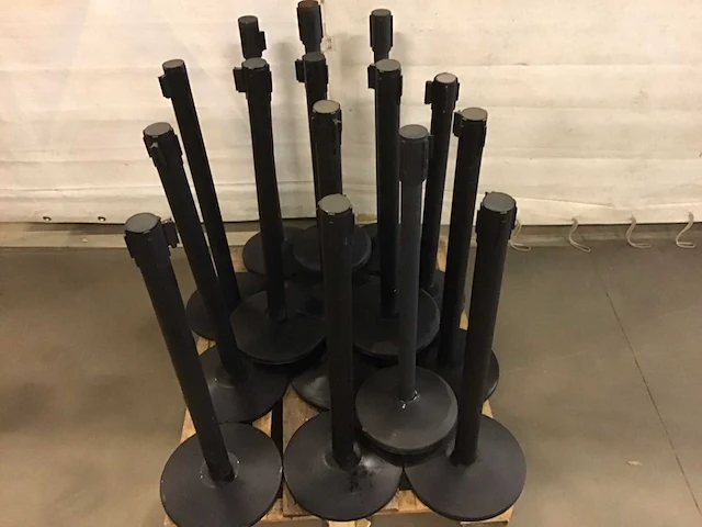 Afzetpaal (15x) zwart met treklint - afbeelding 2 van  2