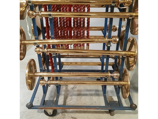 Afzetpalen en garderobe rekken - afbeelding 7 van  12