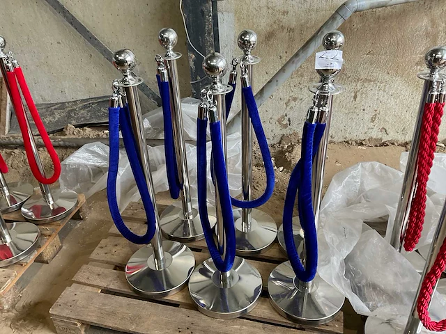 Afzetpalen met koord (14x) - afbeelding 2 van  4