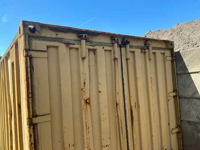 Afzetzeecontainer 20ft - afbeelding 12 van  15