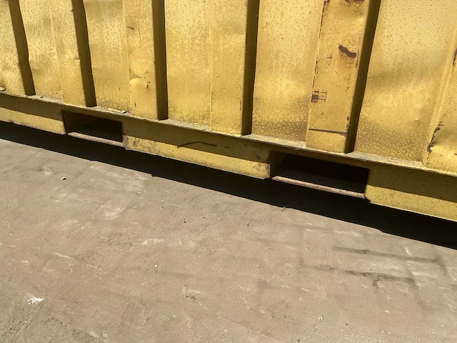 Afzetzeecontainer 20ft - afbeelding 13 van  15
