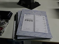 Agenda's en kalenders 2025 in diverse kleuren en maten circa 40 stuks - afbeelding 4 van  4