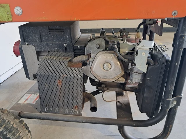 Aggregaat benzine 6,5kva 1x230v ra 1x400v pramac, es8000 thi avr, bouwjaar 2009 - afbeelding 8 van  10