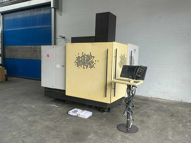 Agie - agietron impact 3 - die sinking edm machine - 2003 - afbeelding 8 van  14