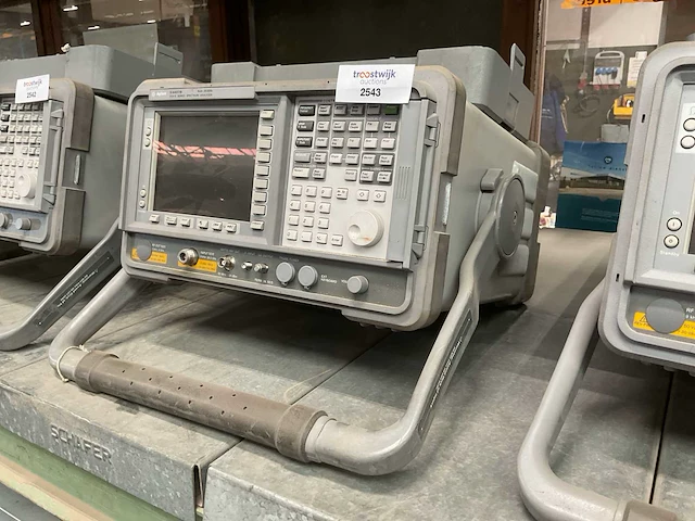 Agilent e4407b spectrum analyzer - afbeelding 2 van  6