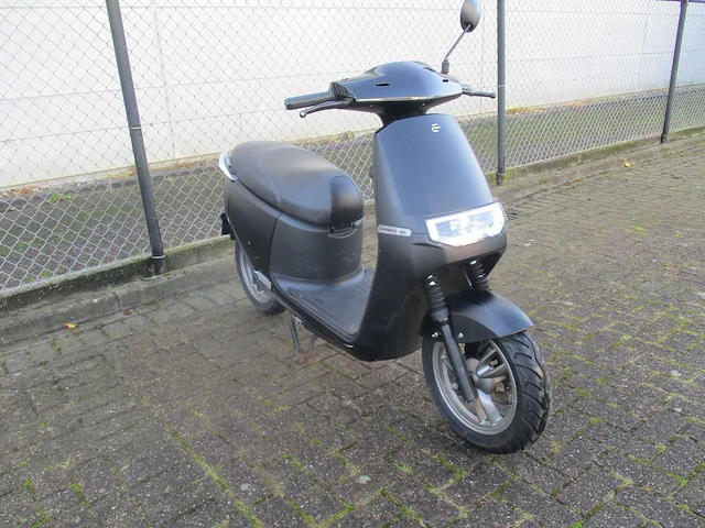 Agm - bromscooter - eco - e-scooter - afbeelding 10 van  14