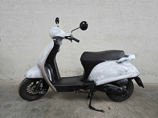 Agm - bromscooter - swan - 4t 45km uitvoering dnn38j - afbeelding 1 van  7