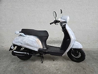 Agm - bromscooter - swan - 4t 45km uitvoering dnn38j - afbeelding 2 van  7