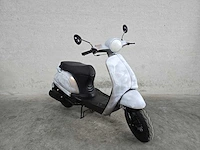 Agm - bromscooter - swan - 4t 45km uitvoering dnn38j - afbeelding 4 van  7