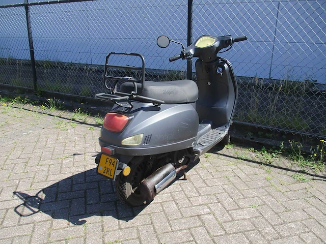 Agm - bromscooter - vx 50 riva - scooter - afbeelding 7 van  10