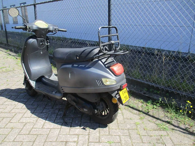Agm - bromscooter - vx 50 riva - scooter - afbeelding 10 van  10