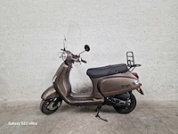 Agm - bromscooter - vx50 - 4t 45km uitvoering - afbeelding 1 van  7
