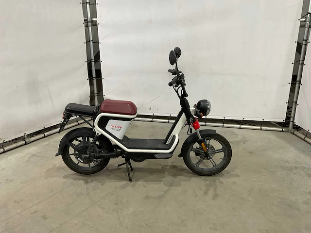 Agm - snorscooter - e-scooter - afbeelding 11 van  16