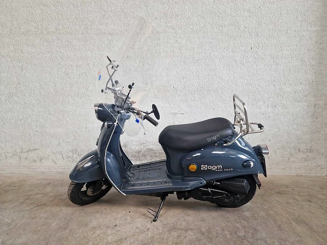 Agm - snorscooter - new flash - 4t 25km uitvoering f171pg - afbeelding 1 van  7