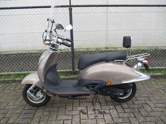 Agm - snorscooter - retro - scooter - afbeelding 1 van  11