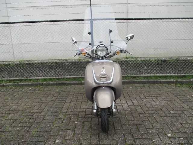 Agm - snorscooter - retro - scooter - afbeelding 5 van  11