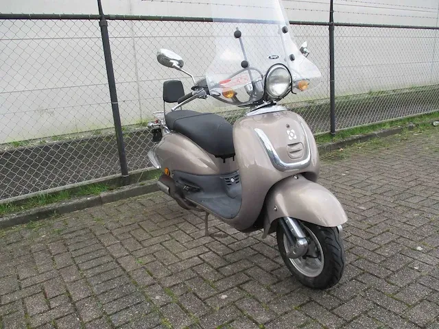 Agm - snorscooter - retro - scooter - afbeelding 7 van  11