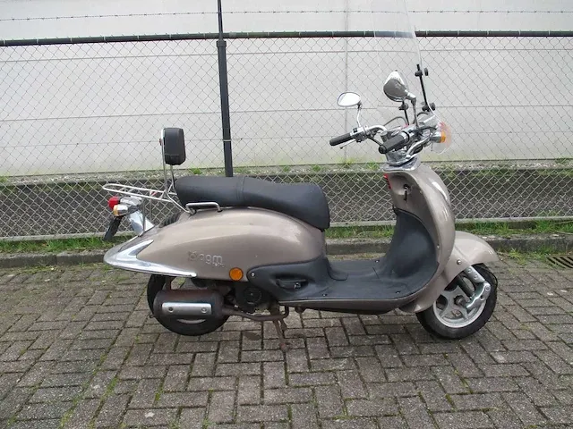 Agm - snorscooter - retro - scooter - afbeelding 8 van  11