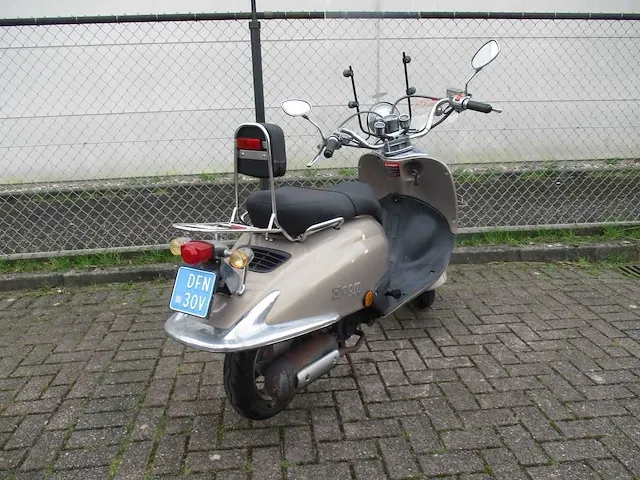 Agm - snorscooter - retro - scooter - afbeelding 9 van  11