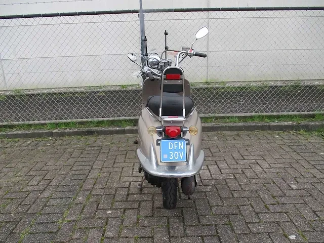 Agm - snorscooter - retro - scooter - afbeelding 10 van  11