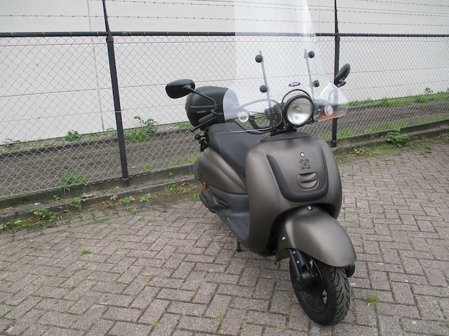 Agm - snorscooter - retro - scooter - afbeelding 7 van  11