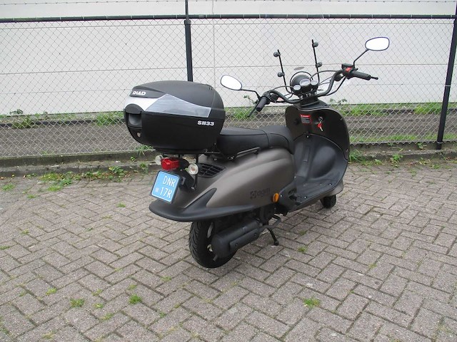 Agm - snorscooter - retro - scooter - afbeelding 9 van  11