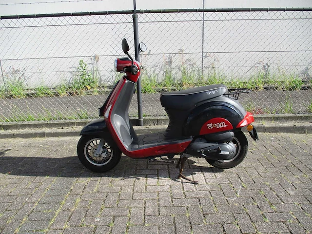 Agm - snorscooter - star 50 - scooter - afbeelding 1 van  9