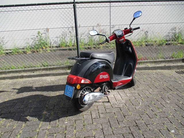 Agm - snorscooter - star 50 - scooter - afbeelding 6 van  9