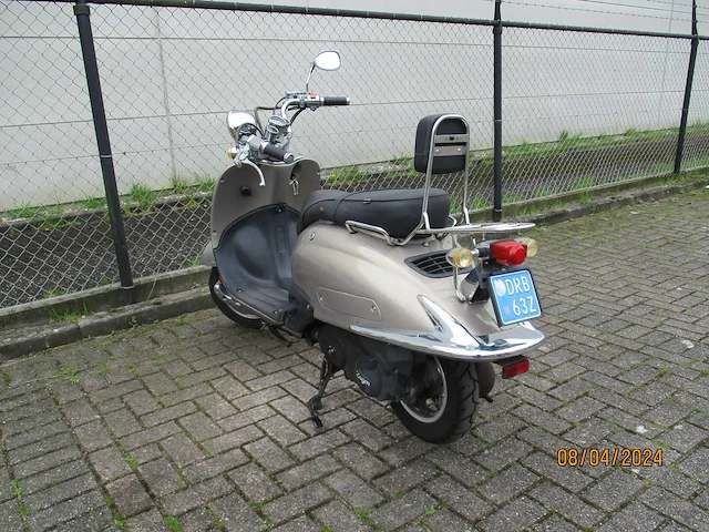 Agm - snorscooter - v 641 retro - scooter - afbeelding 2 van  11