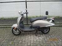 Agm - snorscooter - v 641 retro - scooter - afbeelding 1 van  11