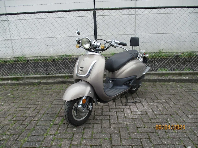 Agm - snorscooter - v 641 retro - scooter - afbeelding 4 van  11