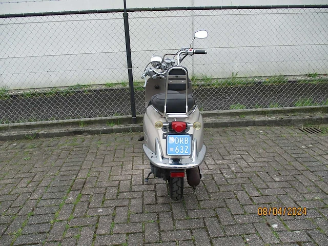 Agm - snorscooter - v 641 retro - scooter - afbeelding 10 van  11