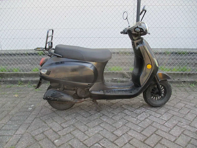 Agm - snorscooter - vx 50 riva - scooter - afbeelding 8 van  11