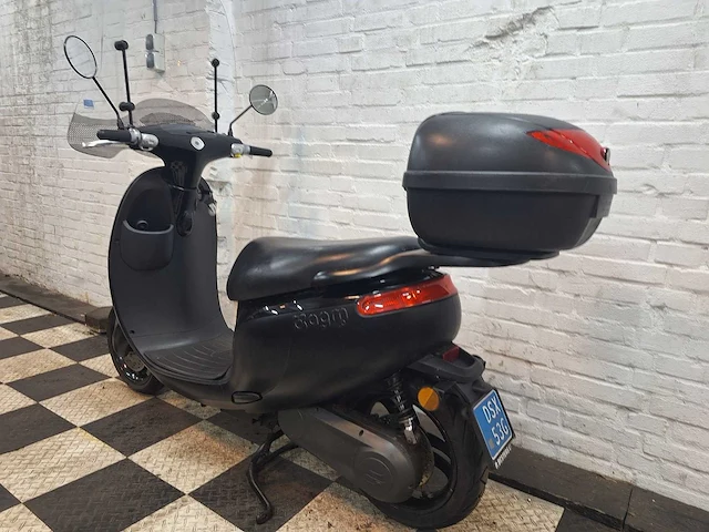 Agm eco 25 km elektrische snorscooter - afbeelding 3 van  6