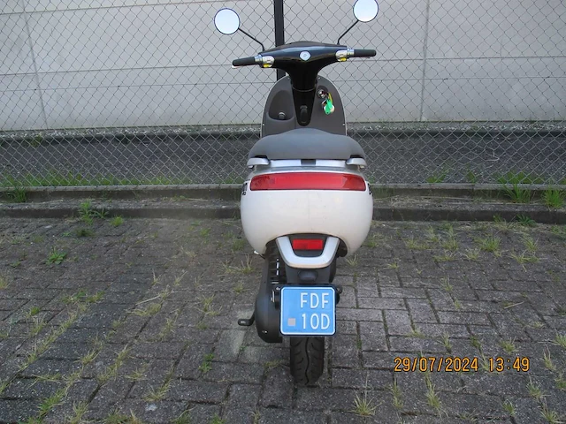 Agm eco ecooter - snorscooter - e1 s - scooter - afbeelding 12 van  13