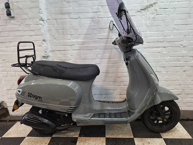 Agm vx50 45 km bromscooter 4takt - afbeelding 6 van  7
