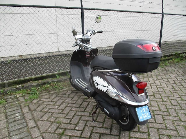 Agm znen - snorscooter - legend (zn50qt-e5) - scooter - afbeelding 2 van  11