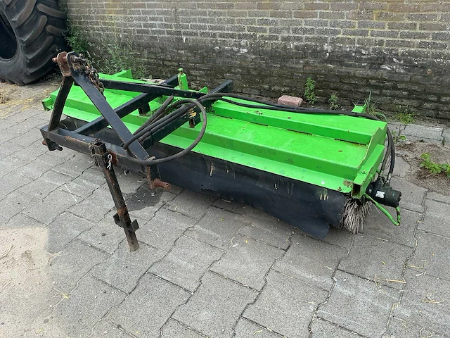 Agrar bema straatveegmachine - afbeelding 1 van  12