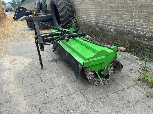 Agrar bema straatveegmachine - afbeelding 5 van  12