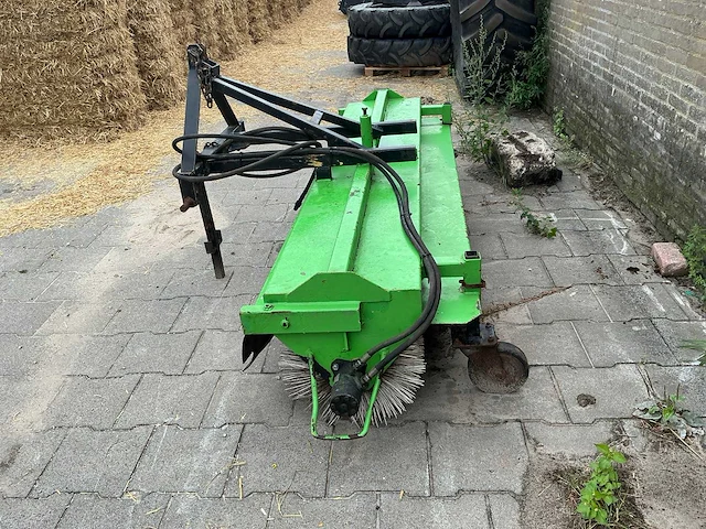 Agrar bema straatveegmachine - afbeelding 6 van  12