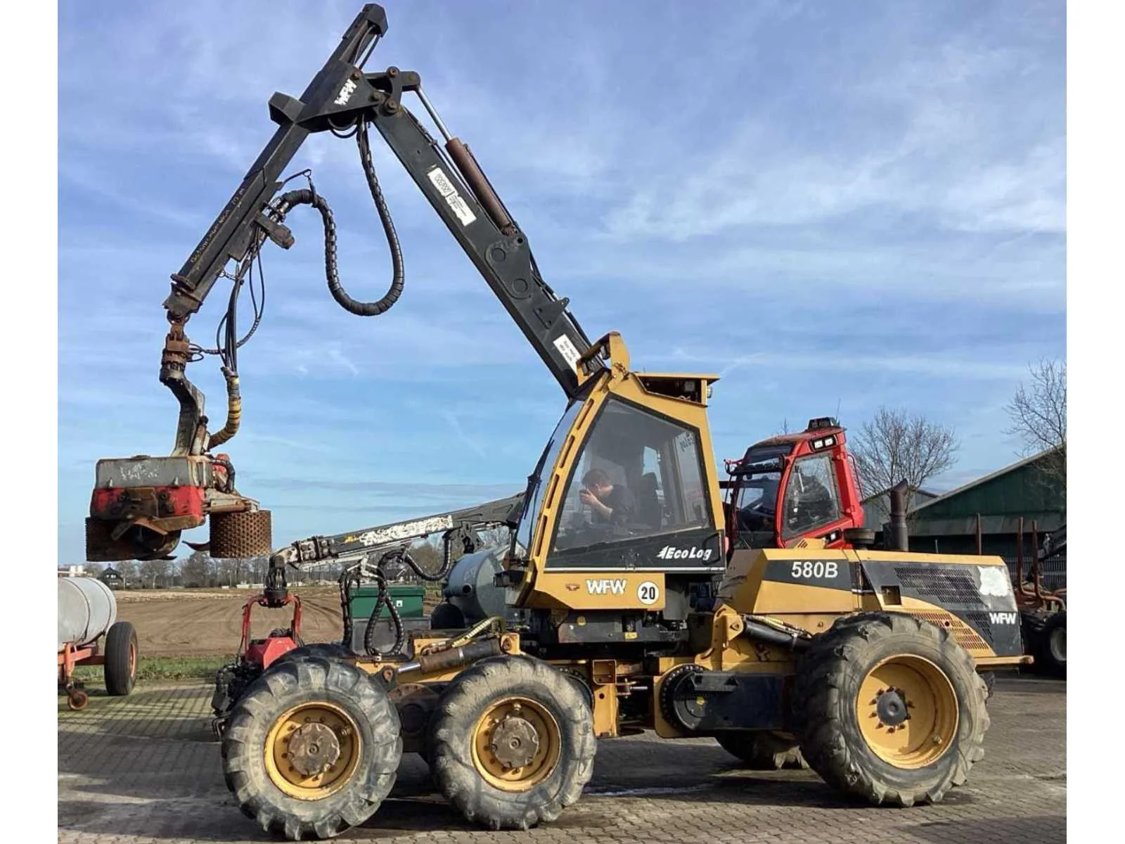 Agrarische- en grondverzetmachines, heftrucks en onderdelen
