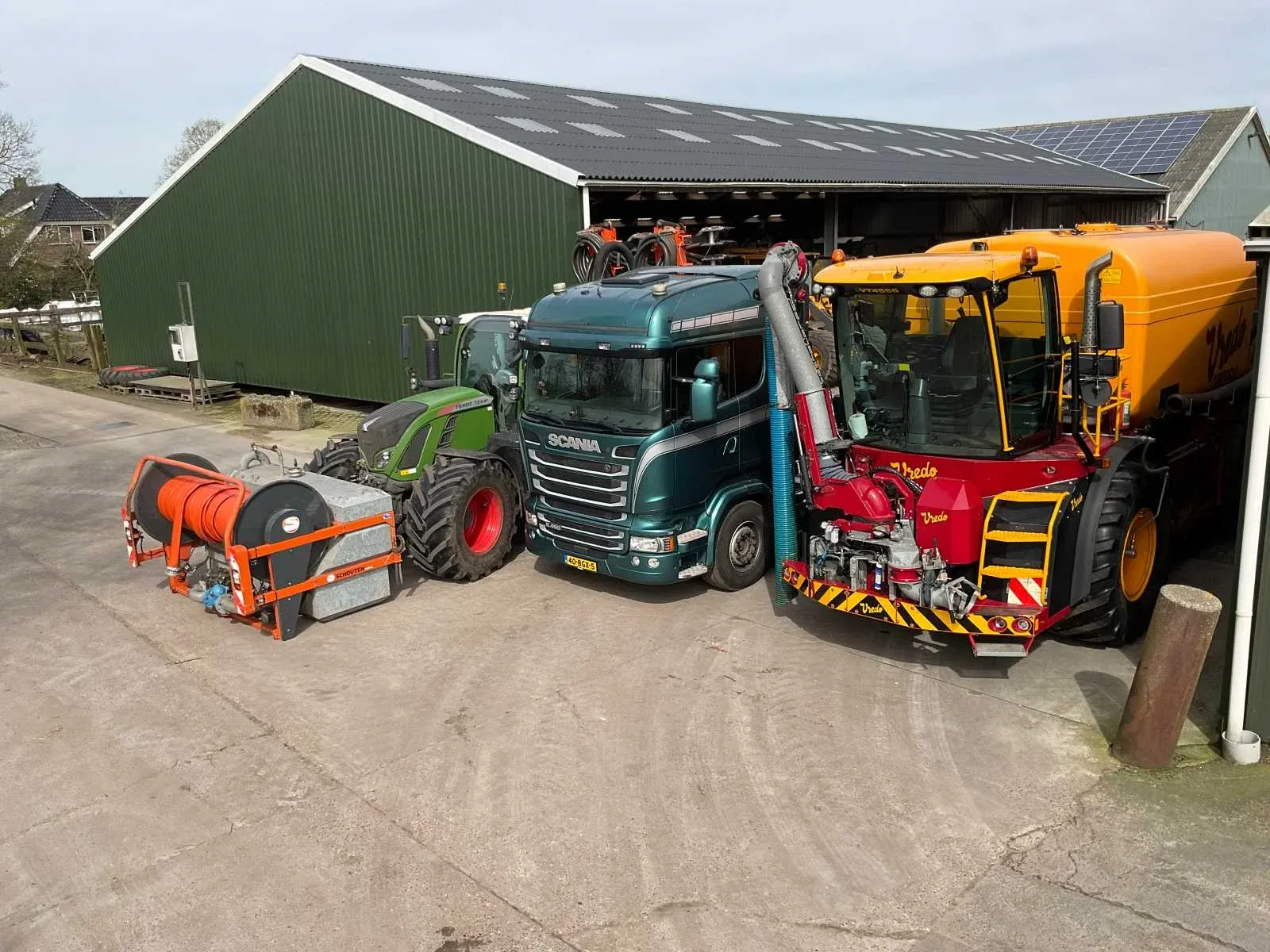 Agrarische, akkerbouw-, veehouderij-, grondverzetmachines en transport wegens reorganisatie loonbedrijf hartlief-lammers