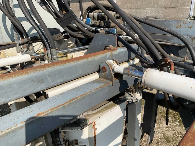 Agrinova p2003-10 kluitsteekmachine - afbeelding 10 van  19