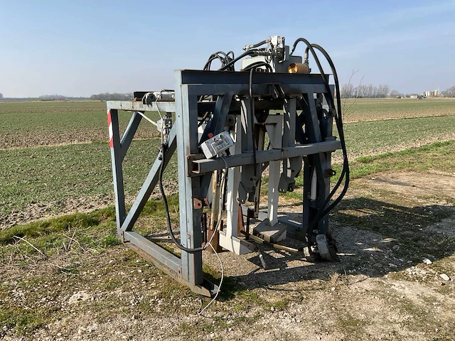 Agrinova p2003-10 kluitsteekmachine - afbeelding 1 van  19