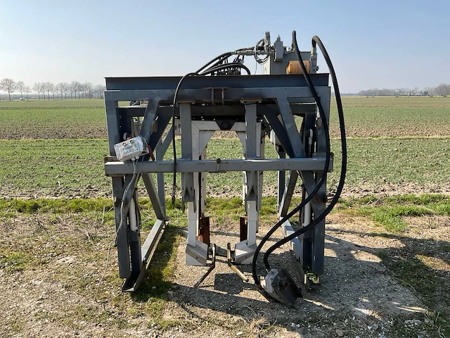 Agrinova p2003-10 kluitsteekmachine - afbeelding 12 van  19