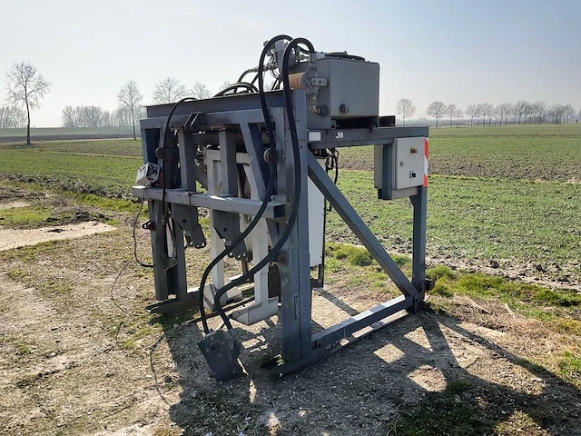 Agrinova p2003-10 kluitsteekmachine - afbeelding 13 van  19